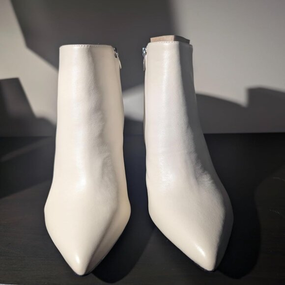 🆕Nine West Women  Cream Leather 150 Fur Point Toe Ankle Stiletto Heel Boot - Picture 1 of 8